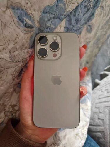 Apple iPhone 15 Pro Max photo review